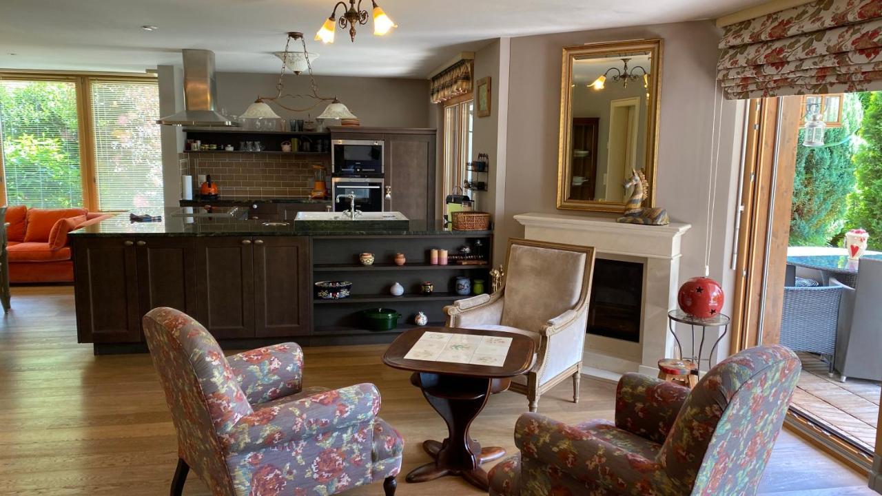 An Apartment In A Modern Swiss Chalet Iseltwald ภายนอก รูปภาพ