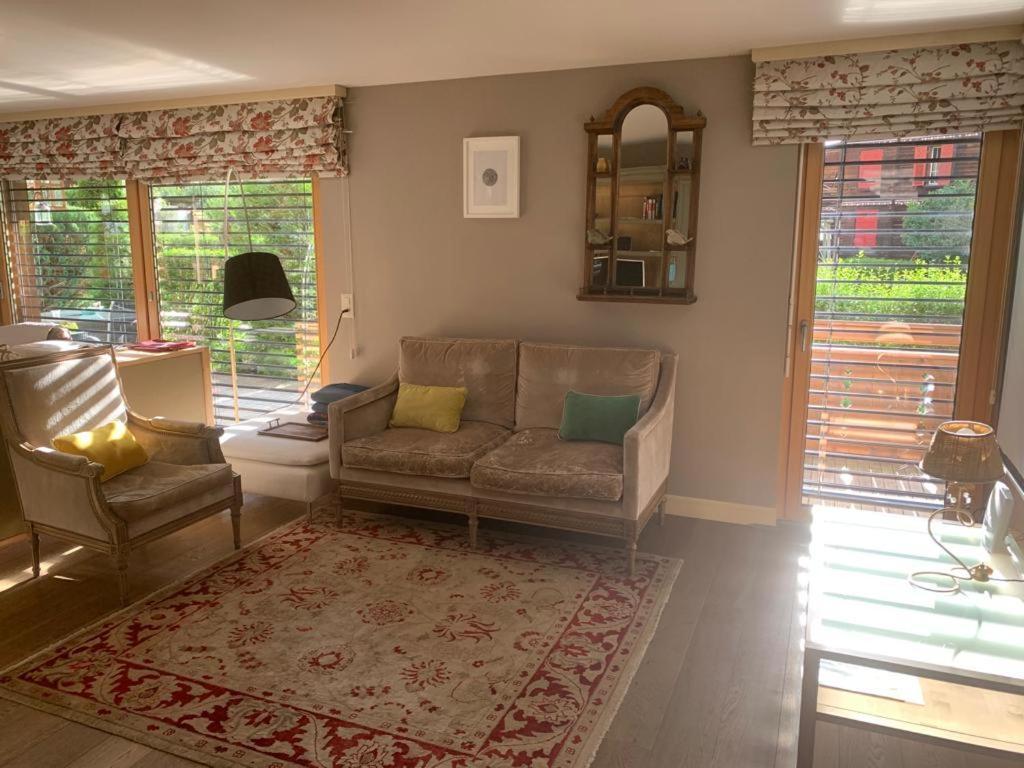 An Apartment In A Modern Swiss Chalet Iseltwald ภายนอก รูปภาพ
